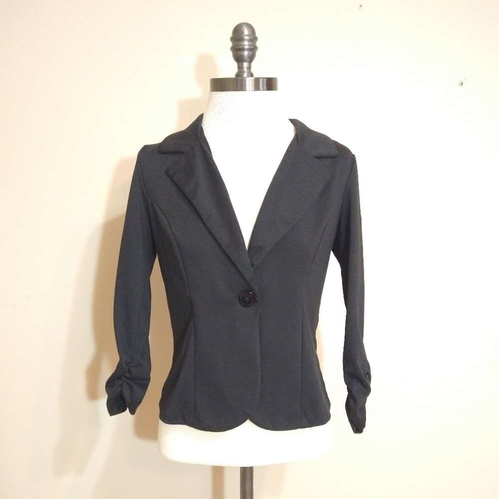 Auline Collection Cropped Black Blazer M